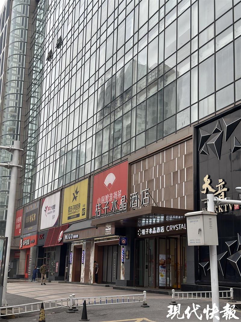 改造一年后,南京苏宁环球购物中心一至三层变身中大医院门诊