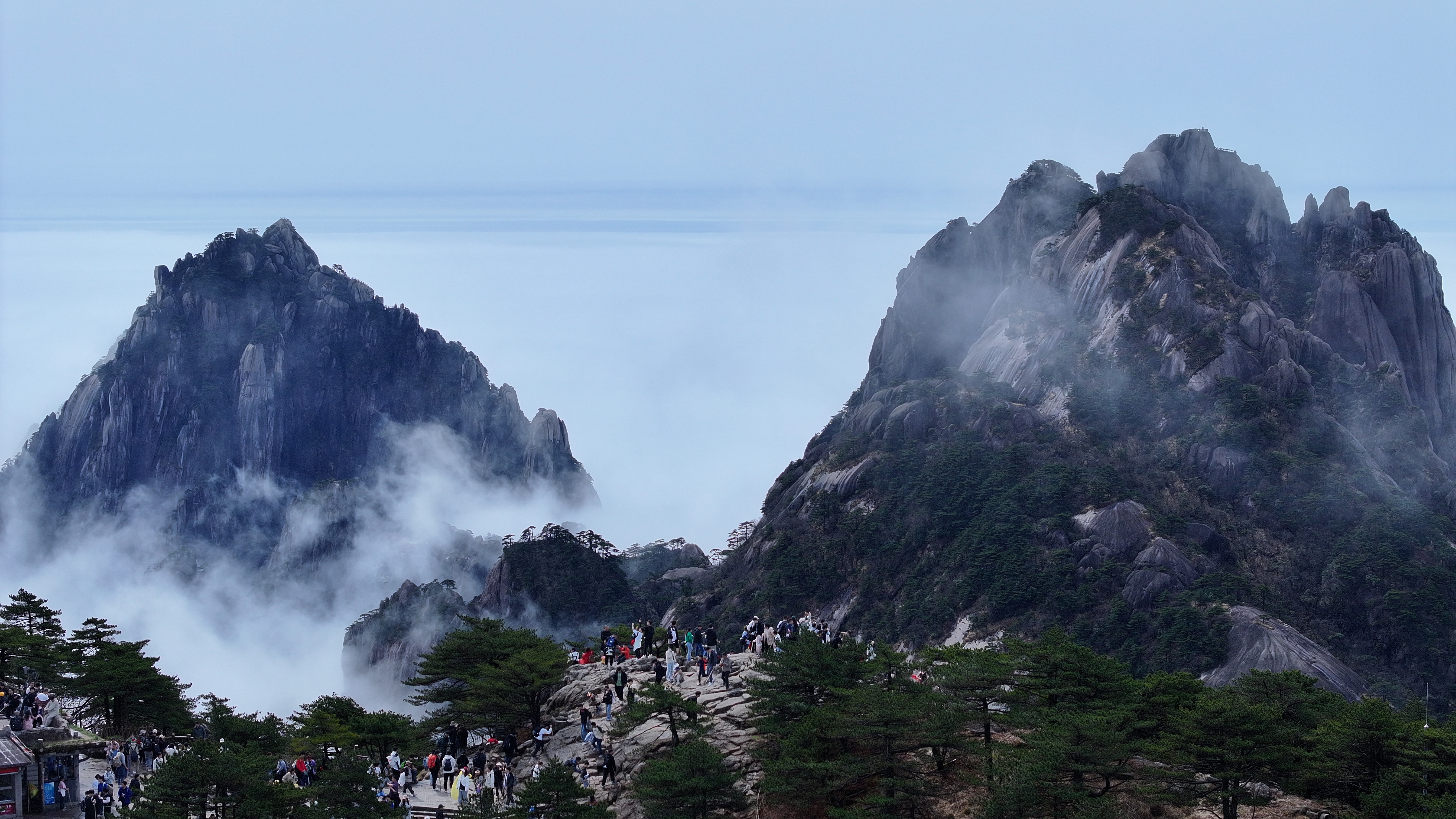 7.5万余名游客登黄山享清明假期