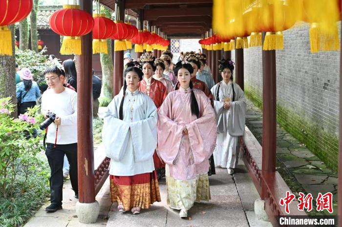 吾家有女初长成 浙江宁波举行女子及笄礼 | 极目新闻