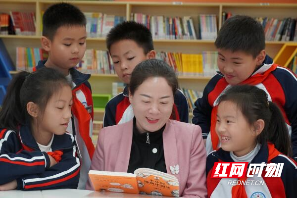 访张家界民族小学校长向娟:阅读因立体而深邃 | 极目新闻