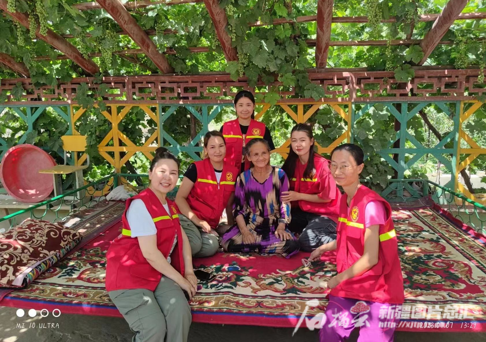 聊家常 叙情谊 话未来——新疆结亲干部和亲戚同庆古尔邦节