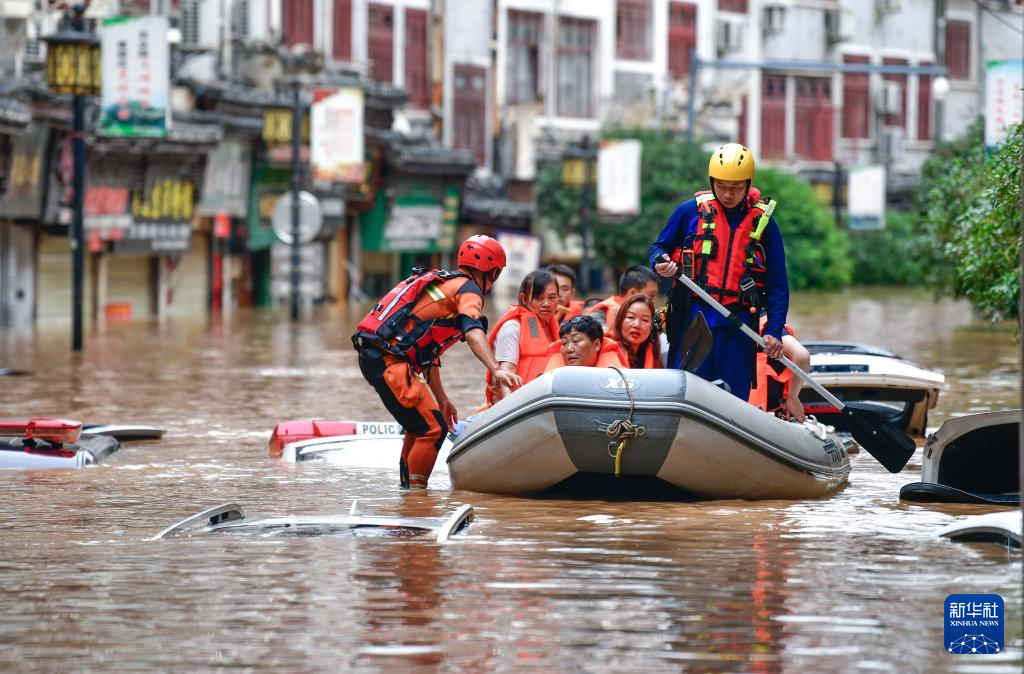 聚焦防汛抗旱丨直击抗洪一线:镇远一夜